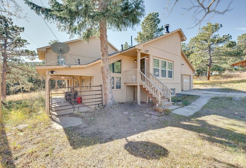 17 Mi To Town: Peaceful Pet Friendly Golden Cabin!