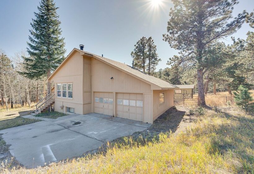 17 Mi To Town: Peaceful Pet Friendly Golden Cabin!