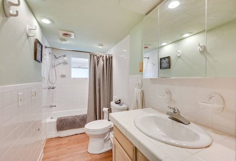 17 Mi To Town: Peaceful Pet Friendly Golden Cabin!