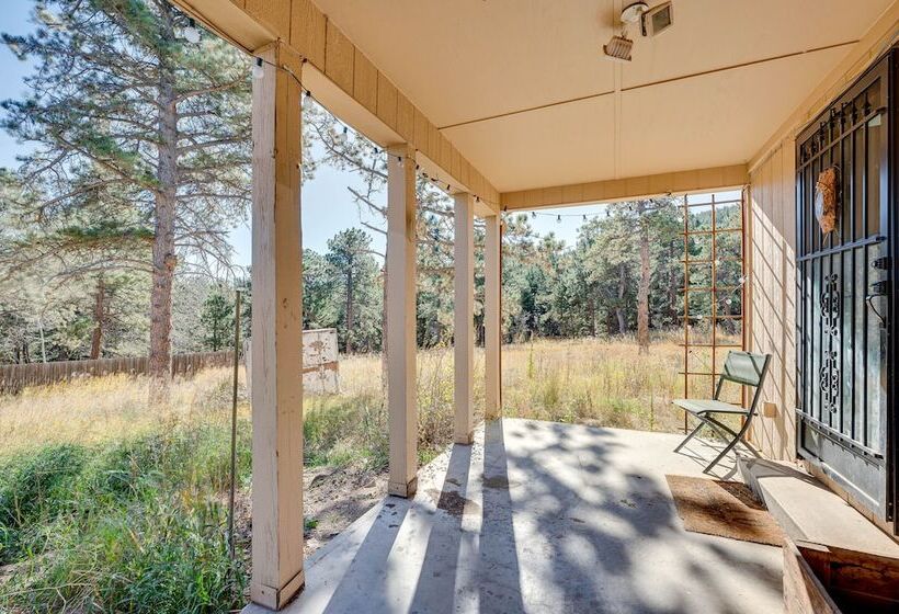 17 Mi To Town: Peaceful Pet Friendly Golden Cabin!