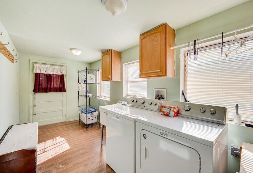 17 Mi To Town: Peaceful Pet Friendly Golden Cabin!