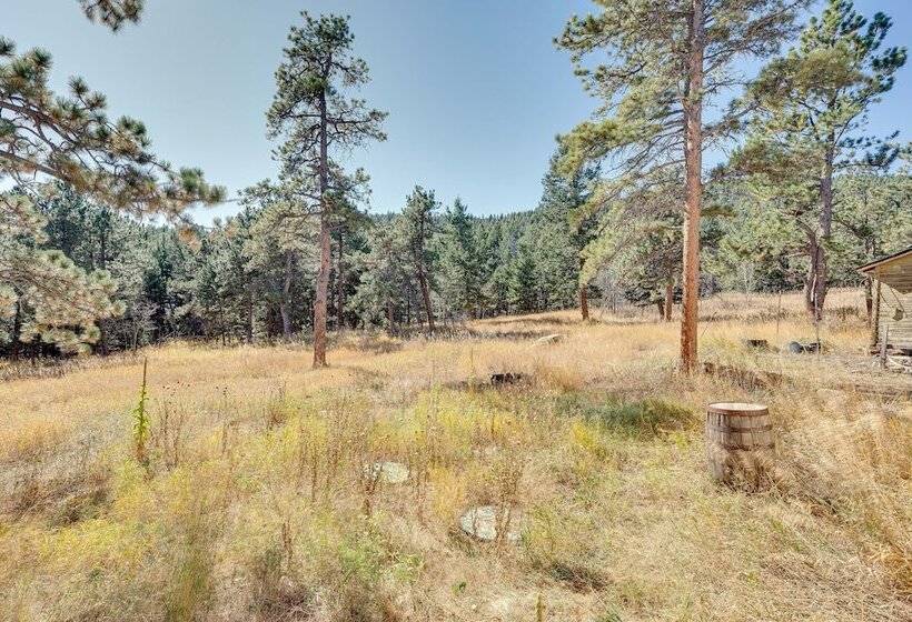 17 Mi To Town: Peaceful Pet Friendly Golden Cabin!