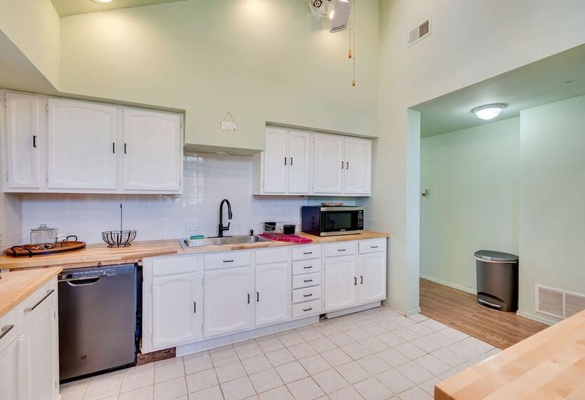 17 Mi To Town: Peaceful Pet Friendly Golden Cabin!