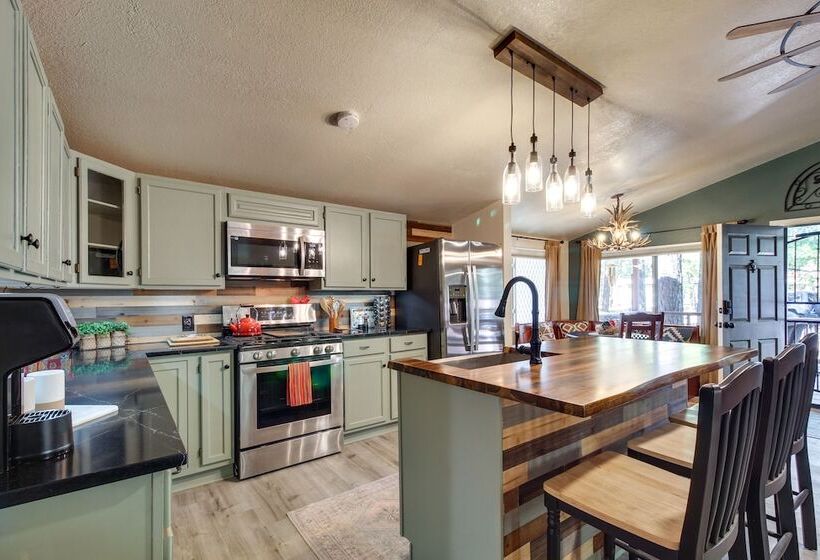 Peaceful Pinetop Hideaway W/ Yard Dog Friendly!