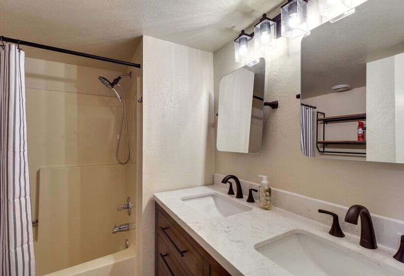 Peaceful Pinetop Hideaway W/ Yard Dog Friendly!