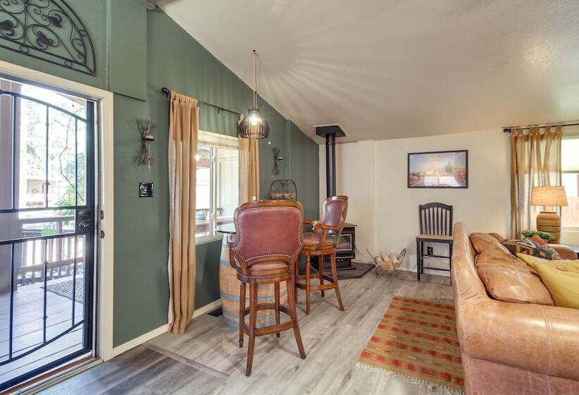 Peaceful Pinetop Hideaway W/ Yard Dog Friendly!