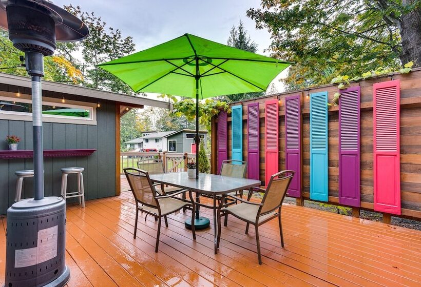 Peaceful Renton Retreat W/ Hot Tub Access!