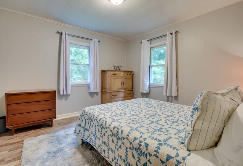 Peaceful Saint Germain Home W/ Fire Pit!