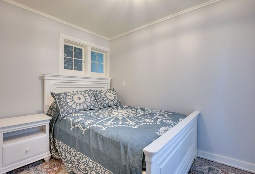 Peaceful Saint Germain Home W/ Fire Pit!