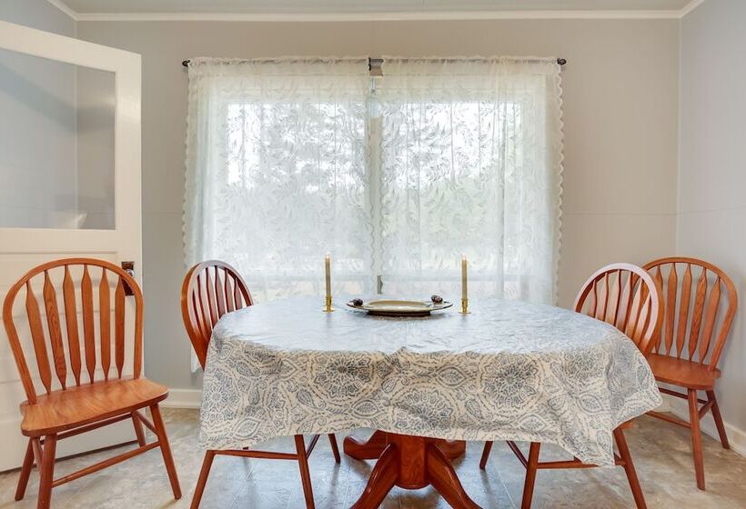 Peaceful Saint Germain Home W/ Fire Pit!