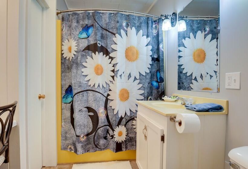 Peaceful Saint Germain Home W/ Fire Pit!