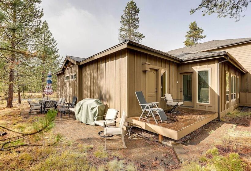 Private Pool & Hot Tub: Sunriver Retreat!