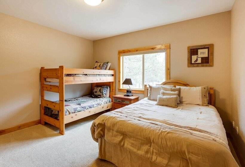 Private Pool & Hot Tub: Sunriver Retreat!