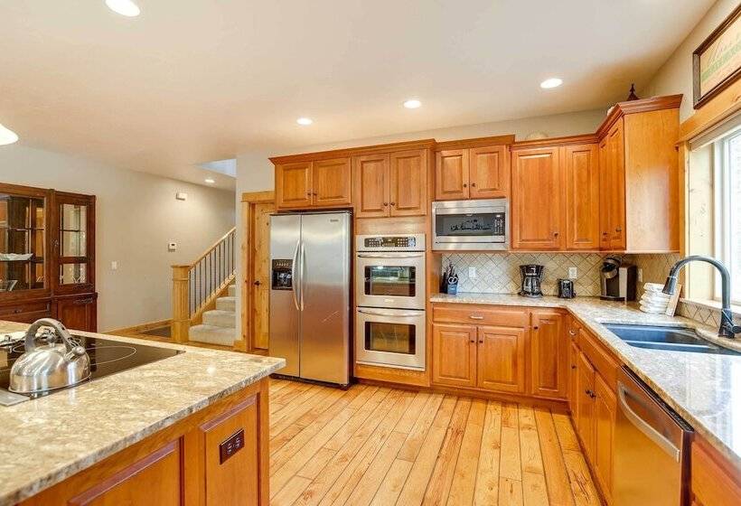 Private Pool & Hot Tub: Sunriver Retreat!