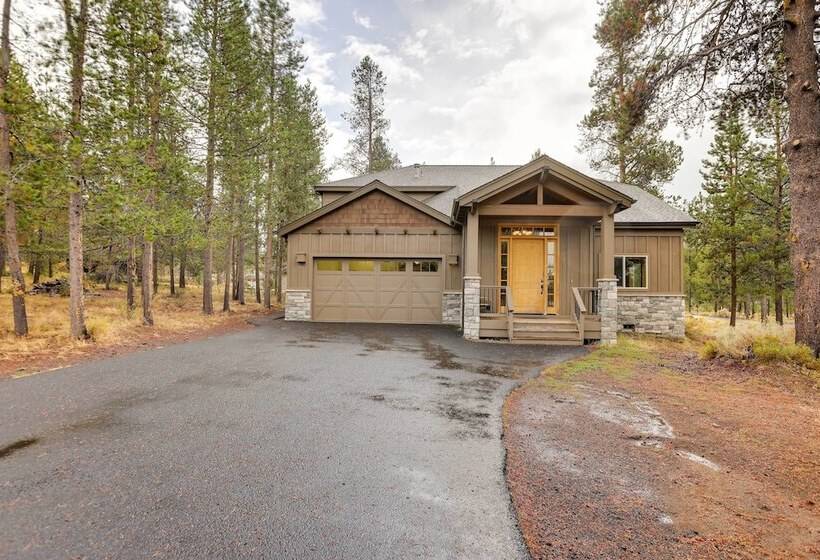 Private Pool & Hot Tub: Sunriver Retreat!