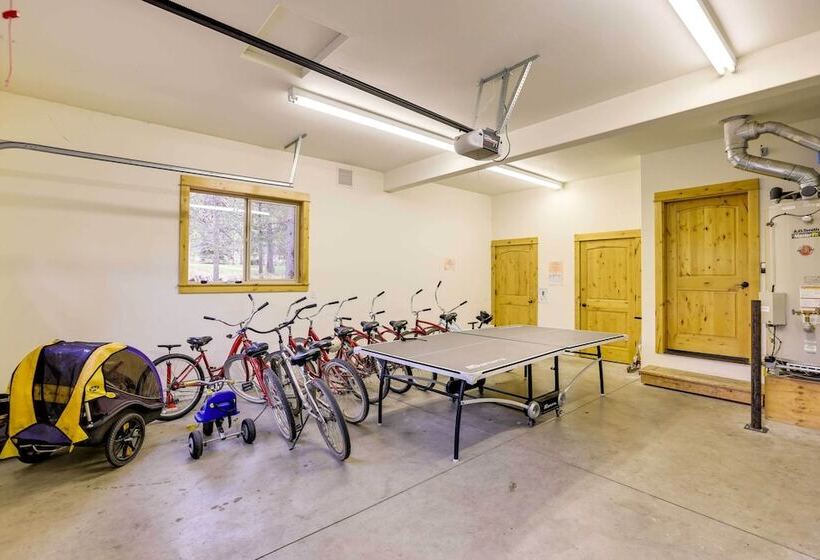 Private Pool & Hot Tub: Sunriver Retreat!