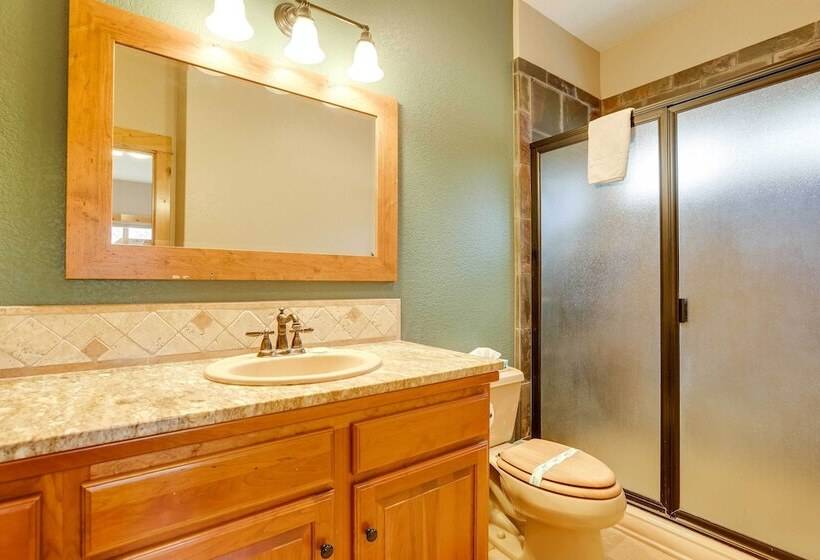 Private Pool & Hot Tub: Sunriver Retreat!