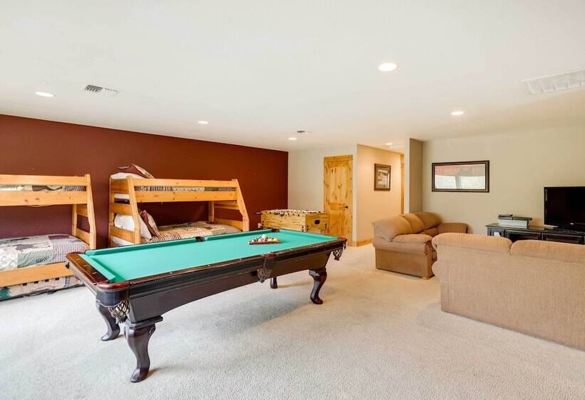 Private Pool & Hot Tub: Sunriver Retreat!