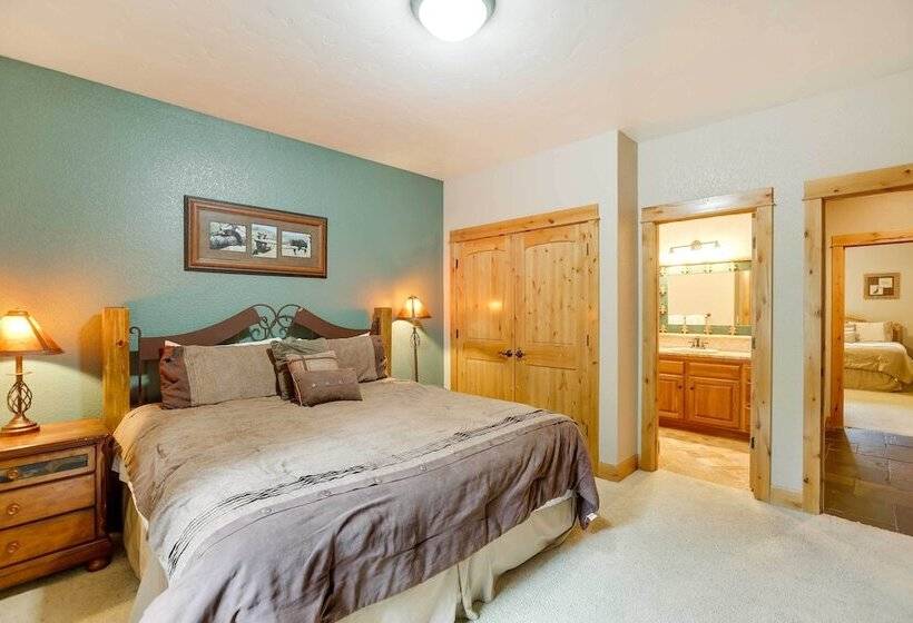 Private Pool & Hot Tub: Sunriver Retreat!