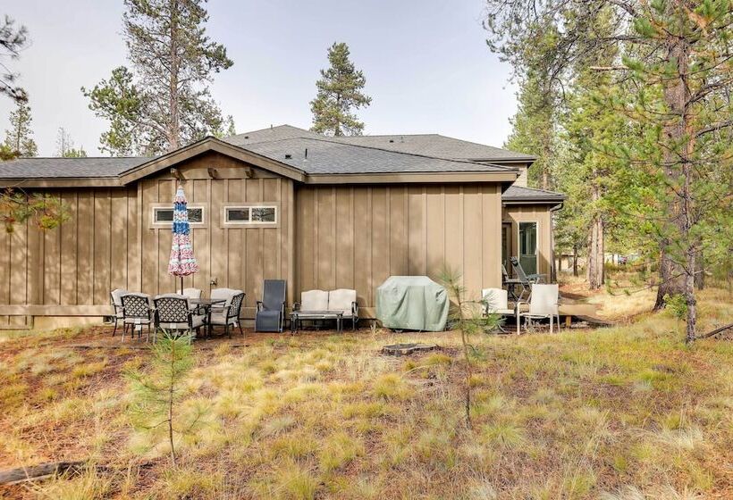 Private Pool & Hot Tub: Sunriver Retreat!
