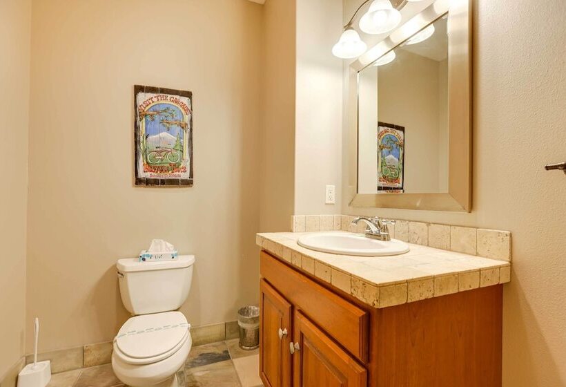 Private Pool & Hot Tub: Sunriver Retreat!