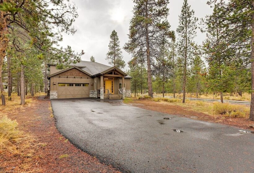 Private Pool & Hot Tub: Sunriver Retreat!