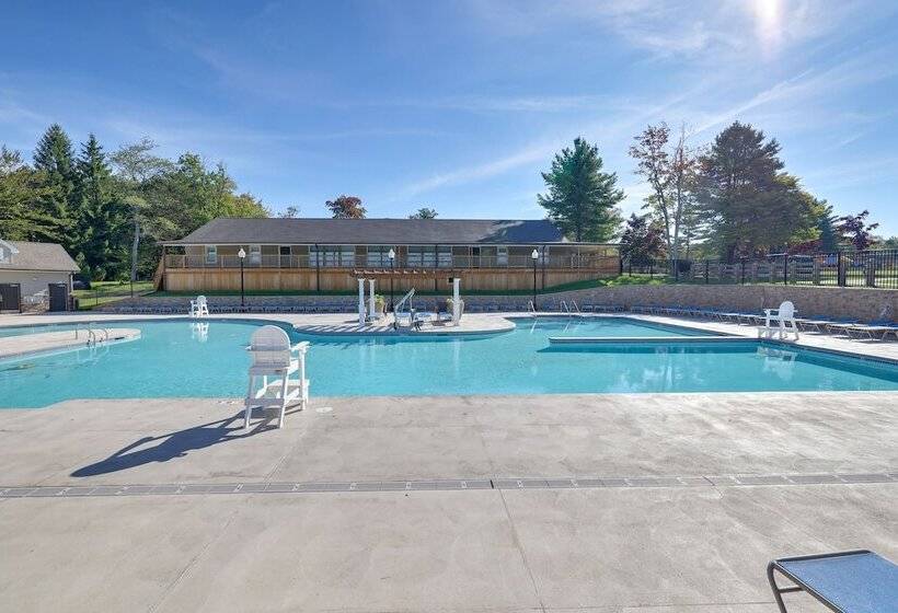 Tobyhanna Abode W/ Golf & Pool Access!