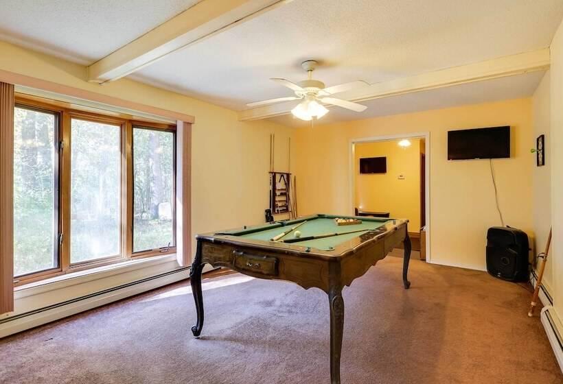 Tobyhanna Abode W/ Golf & Pool Access!