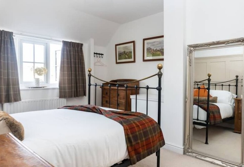 ペンション 4 Bed House Sleep 10 Parking Hottub Wifi