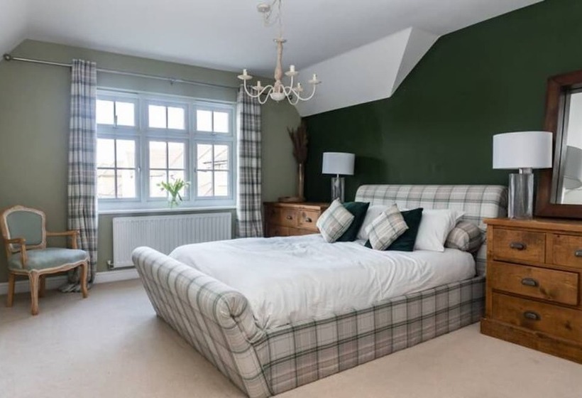 ペンション 4 Bed House Sleep 10 Parking Hottub Wifi