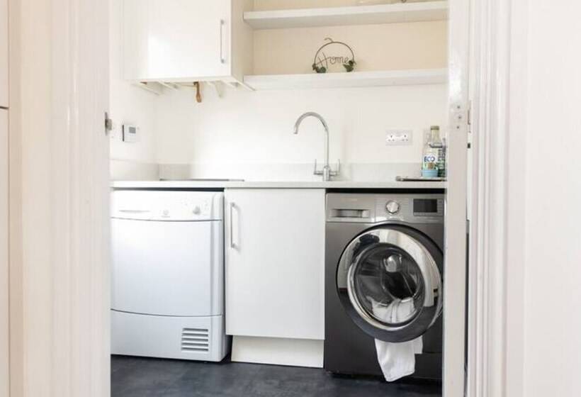 ペンション 4 Bed House Sleep 10 Parking Hottub Wifi