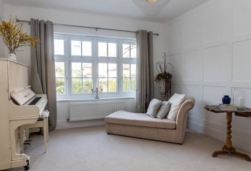 ペンション 4 Bed House Sleep 10 Parking Hottub Wifi