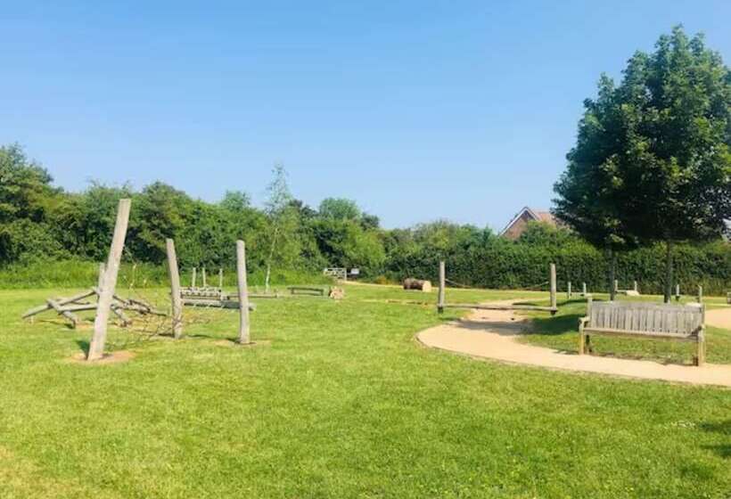 ペンション 4 Bed House Sleep 10 Parking Hottub Wifi