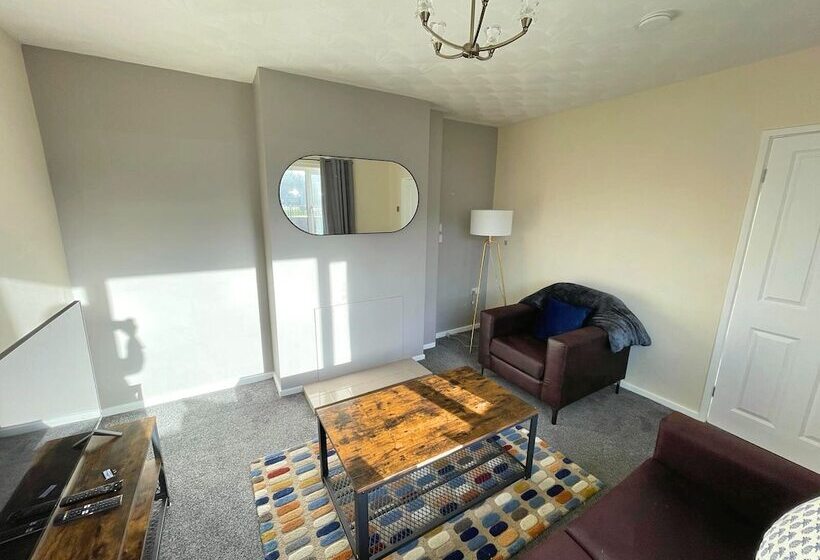 ペンション 6 Person Spacious Home With Garden