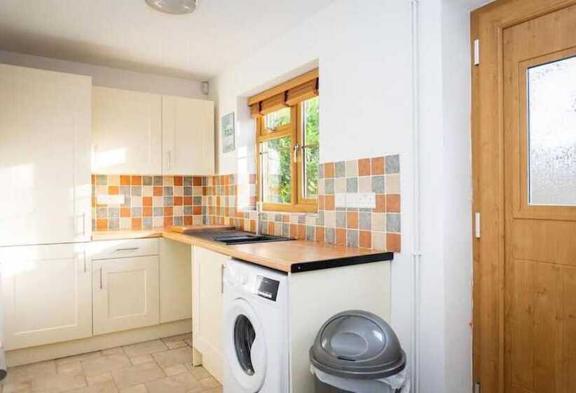 بنسيون Innsworth House