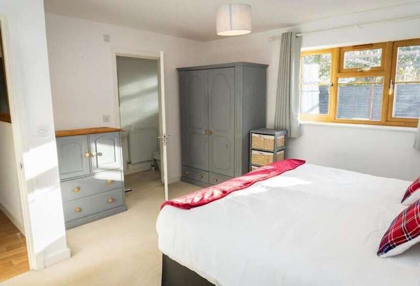 بنسيون Innsworth House