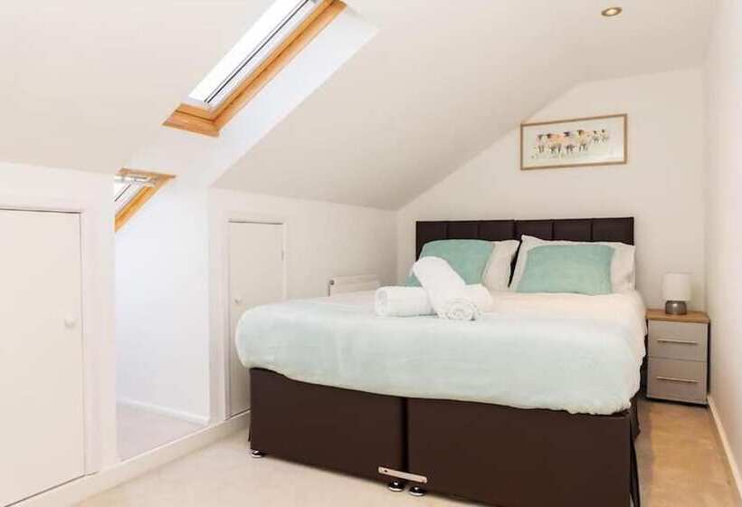 بنسيون Innsworth House