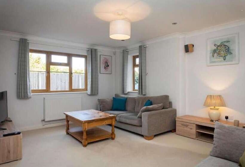 بنسيون Innsworth House