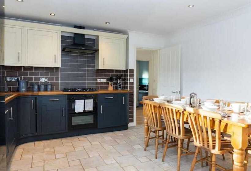 بنسيون Innsworth House