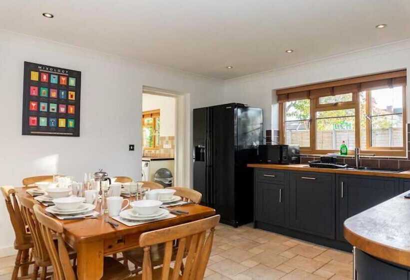 بنسيون Innsworth House