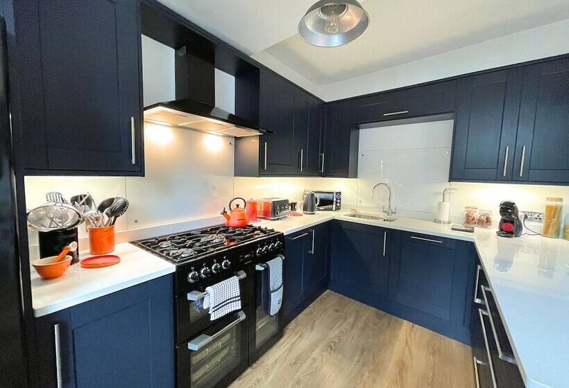 ペンション Lovely Comfortable 3br Property