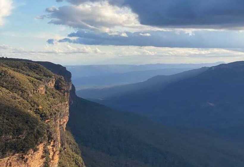 פנסיון Tullys Hut   Walk To Hikes, Waterfalls, Views