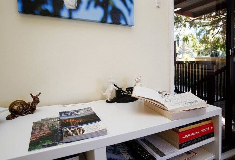 פנסיון Tullys Hut   Walk To Hikes, Waterfalls, Views