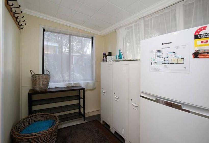 פנסיון Tullys Hut   Walk To Hikes, Waterfalls, Views