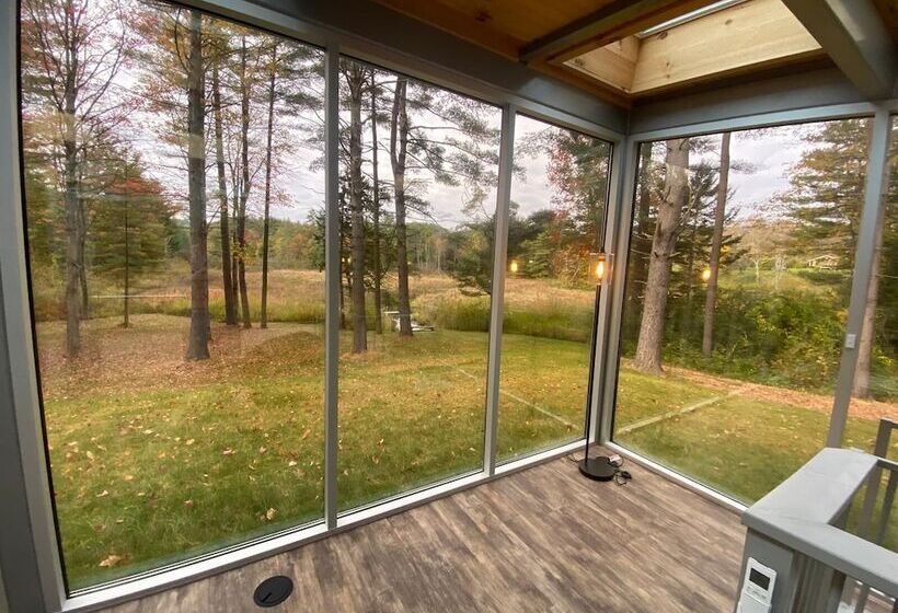 بنسيون Vermont Mirror House