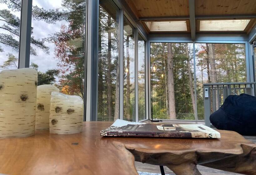 بنسيون Vermont Mirror House