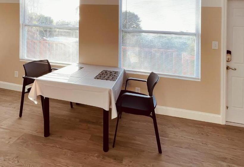 بنسيون White Orchid Apartments