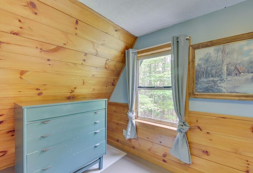 Pet Friendly Belfast Retreat   2 Mi To Downtown!