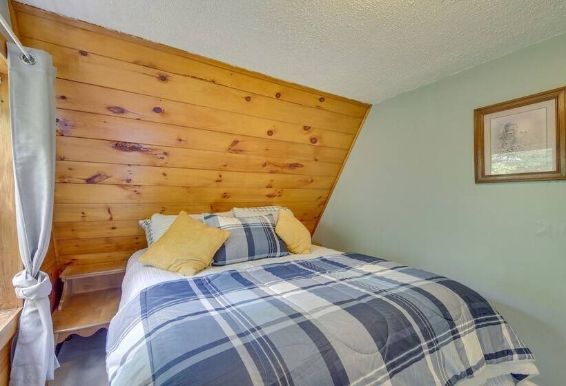 Pet Friendly Belfast Retreat   2 Mi To Downtown!