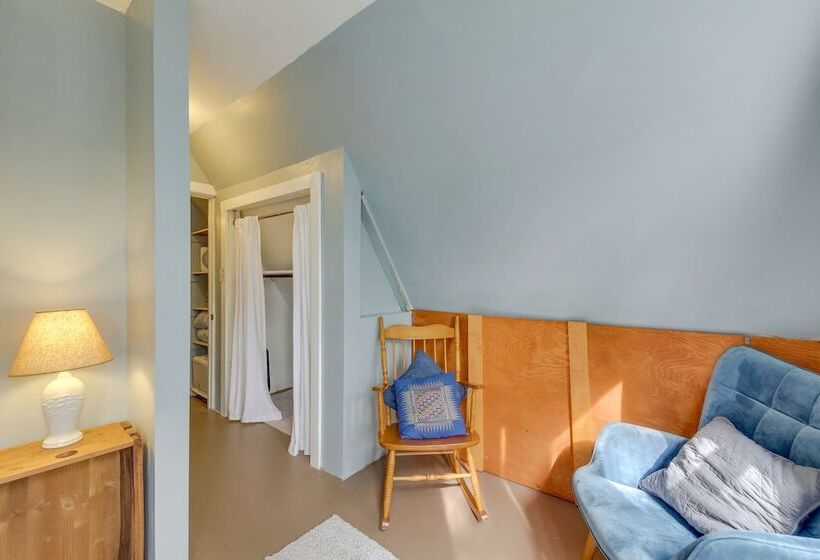 Pet Friendly Belfast Retreat   2 Mi To Downtown!